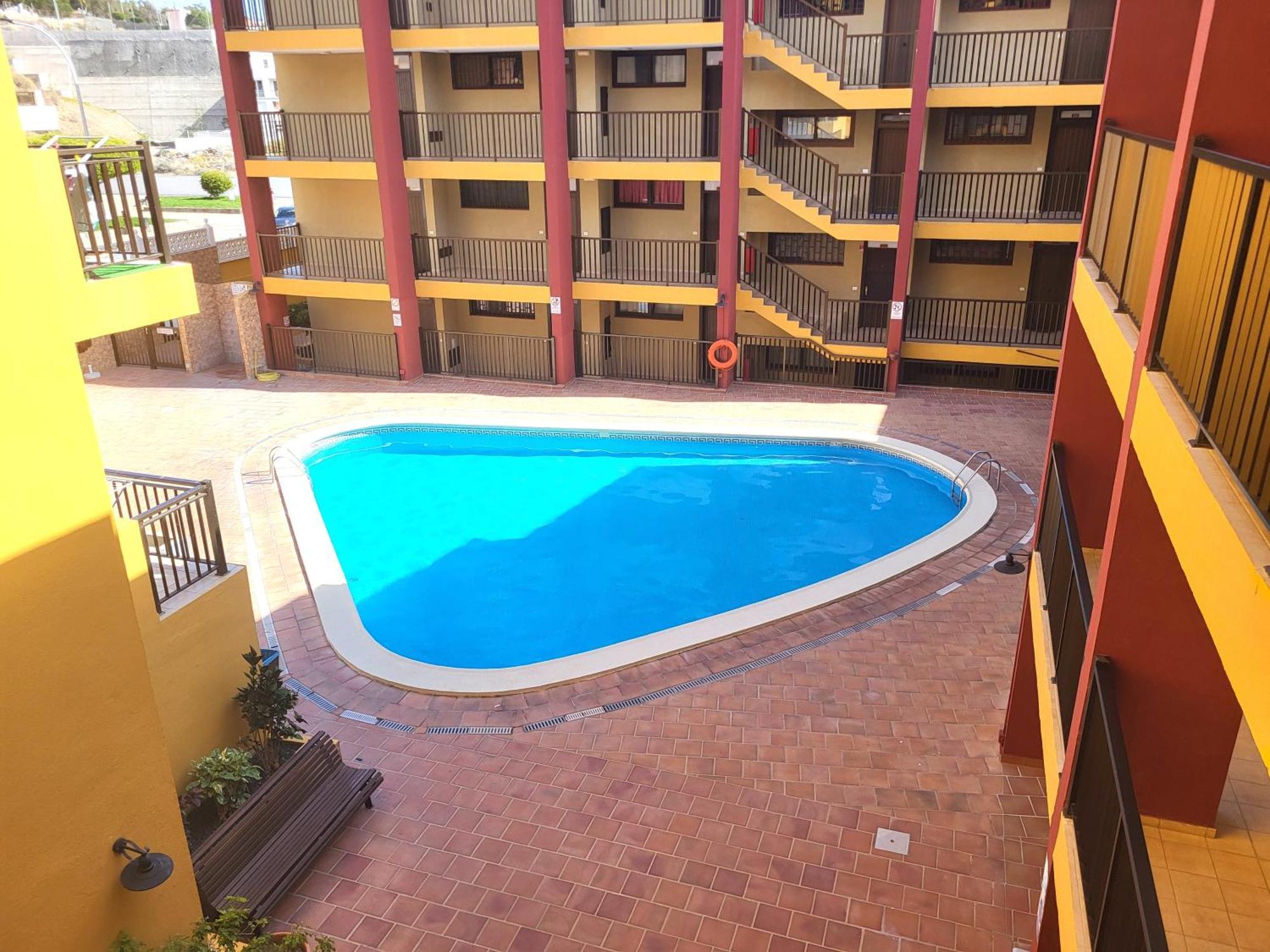 Claudia En Santiago Con Piscina *